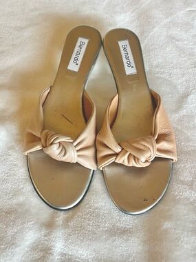 Bernardo Peachy Beige Knot-Front Leather Slide Kitten Heel Mules